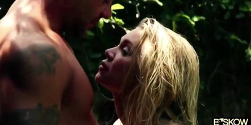 Hot chick Jessie naked and wating for someone to screw (Jessie Andrews, Kurt Lockwood)