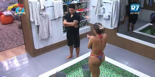 pagando peitinho ana paula minerato