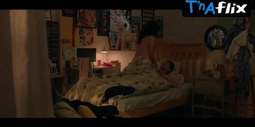 Joanna Robaczewska Butt Scene in Karenjit Kaur: The Untold Story Of Sunny Leone