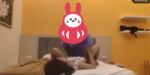 Majikan ngewe pembantu di kasur istri