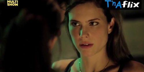Maria Ribeiro Underwear Scene  in Oscar Freire 279