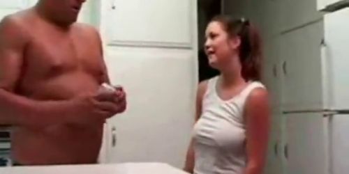 Vater Fickt Tochter In The Kittchen - video 1