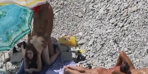 Beach voyeur - video 2