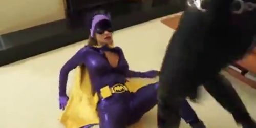 Kinky Batgirl Dominating Tranny - Batgirl badly humiliated by Catwoman (Catwoman ) - Tnaflix.com