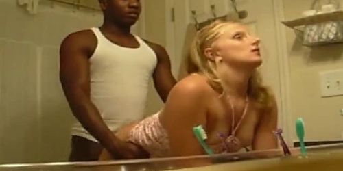 Great interracial sex in bathroom