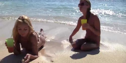 Surf-and-Muff (Blue Angel, Franziska Facella, Jordan Blue, Kacey Jordan, Sara James, Shalina Devine)