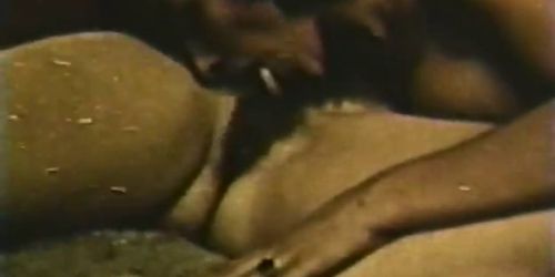 Lesbian Peepshow Loops 587 70's and 80's - Scene 3