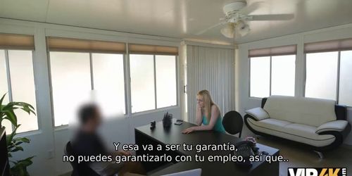 VIP4K. La guapa rubia Allie con mucho gusto le da su mariquita a un agente de prestamos