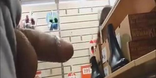 de compras con la verga afuera y ella lo vio