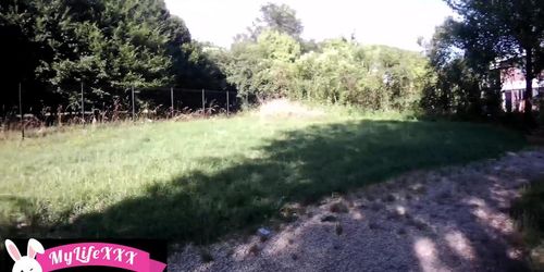Bella modella Italiana si esibisce in un parco pubblico.Video Italiano. Video Amatoriale Italiano (mylifexxx)