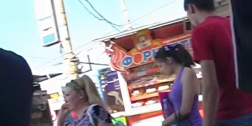 Hidden upskirt livecam shooting messy panty