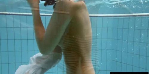 Vera Brass wet and horny in the swimming pool (Krystal Boyd)