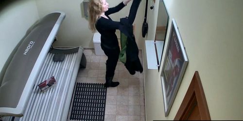 Slow Pussy Masturbation in Solarium Tube - video 1 (Hiddencam___)