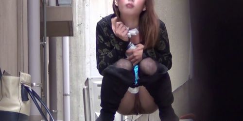 DADDYRAUNCH - Fetish asian pee in alley