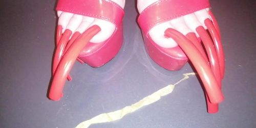 LADY L RED HIGH HEELS AND MEGA LONG RED NAILS video short version (Hiddencam___)