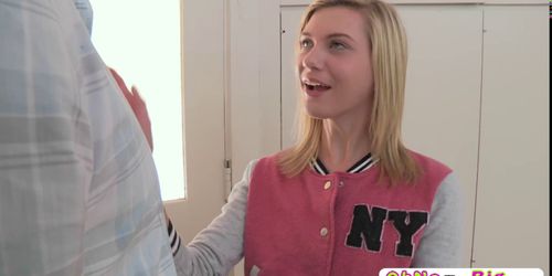 e babe Chloe begged to sucks her stepbros bestfriends monster cock