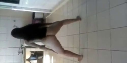 Mi amiga bailando desnuda cumpliendo reto