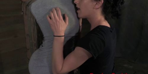 Ebony sub in extreme flogging session
