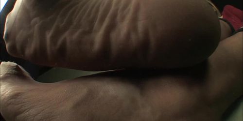 La Creme - Going to Fan my Smelly Nylon Toes all around your Nose