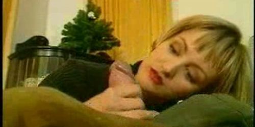 Woman Fucks injured guy