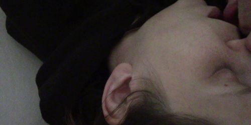 Deutsche Frau Masturbiert Neben Ehemann Und Er Hilft Zum Orus