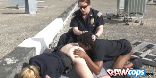 A bouncy big ass and a huge black shlong are fucking hard in public
