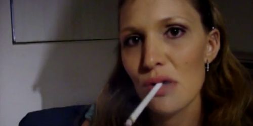 Sexy Bella smoking VS 120's