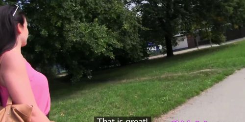 European babe pussylicking outdoors in park