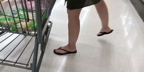 Candid Upskirt Walmart - Voyeur Upskirt No Panties Hot Blonde Walmart Shopping - Tnaflix.com