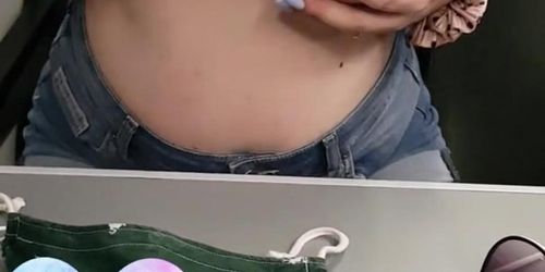 Teen aus Österreich zeigt im Zug ihre Riesentitten (öffentlich) - DildoLove19 (DildoLove19 DildoLove19)