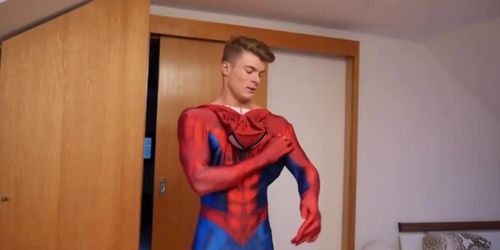 Male Cosplay Gay Porn - Ripped hunk putting on Spiderman Costume - Tnaflix.com