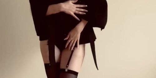 ??Hot blond shows off her black, sexy lingerie while dancing. (Blacklingerie, NoFaceGirl)