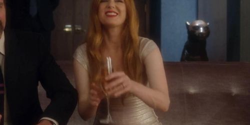 Isla Fisher - Keeping Up With The Joneses - Awesome Celeb Upskirt!!! Celebrity - Tnaflix.com