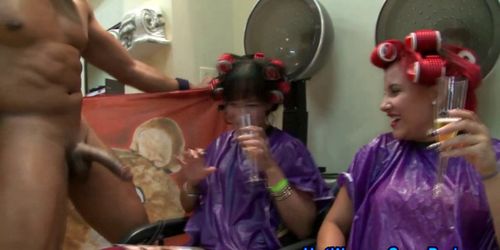 Party amateurs give head