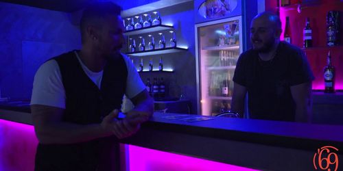 Sesso Al Bar Con Valeria Curtis e Francesca Di Caprio (Francesca Dicaprio)