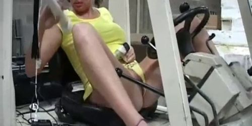 BaileyCreamForkLiftTruckFapping