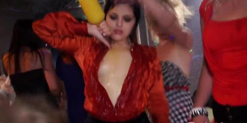 Euro amateurs pussyfucked on dancefloor