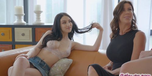 Riley reveals that she had a fling with Alexis that made Jade come up with a idea of a threesome