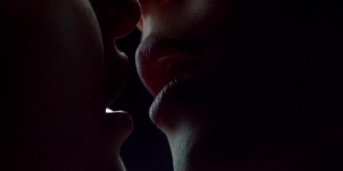 500px x 250px - JENNIFER TILLY GINA GERSHON BOUND LESBIAN SEX SCENES (ALTERNATE ANGlE) -  Tnaflix.com