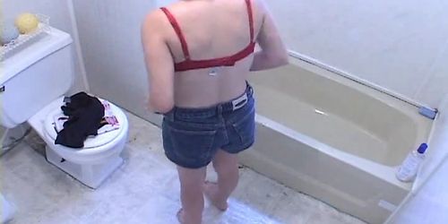 Teen Has A Quiet Wank At Bathtime !