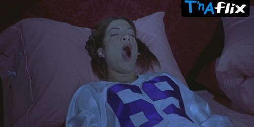 Tori Spelling Bush, Underwear Scene in Scary Movie 2 - Tnaflix.com