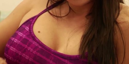 Lesbian babes toying and licking pussy