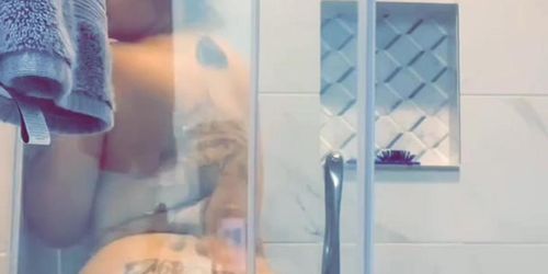 S.S having fun in the bathroom 2 (Duvy Inzunza, London Andrews, Sabella Monize)