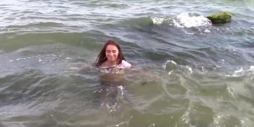 Wetlook in river - Tnaflix.com
