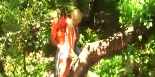 Fucking hot blonde clothes in a tree - Tnaflix.com