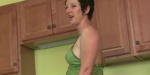 Mum rather masturbates than clean up the kitchen