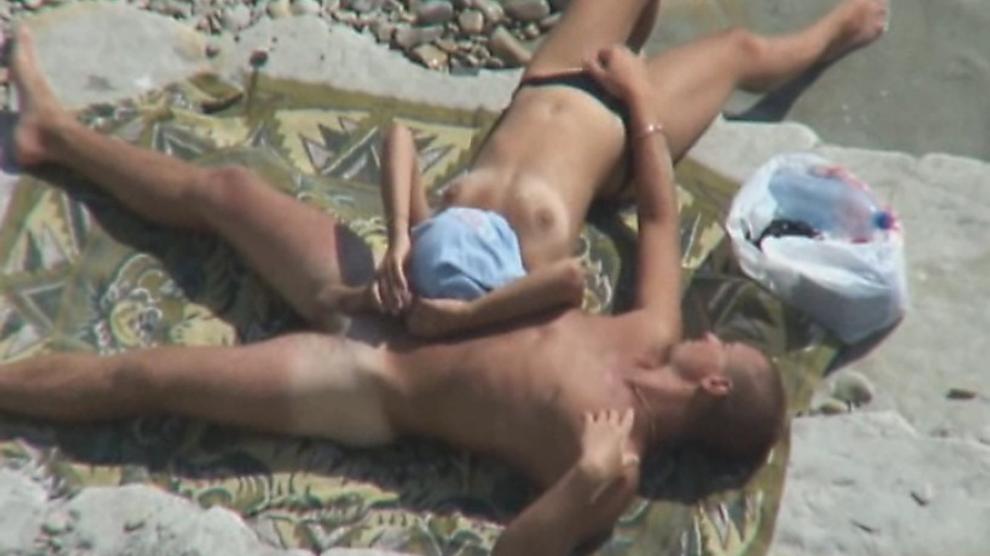 Voyeur Tapes Couple Fucking On Beach Porn Videos