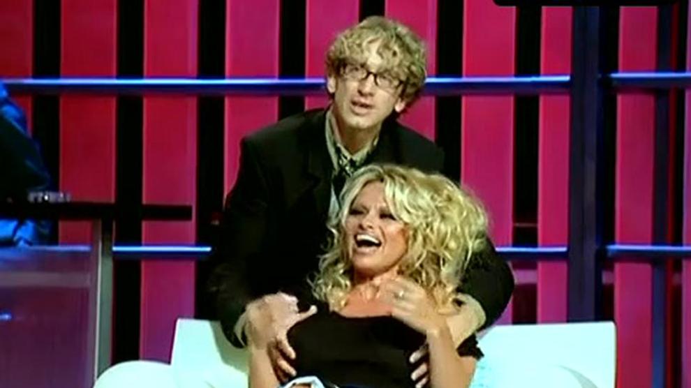 Pamela Anderson Breasts Scene In Comedy Central Roast Of Pam Anderson 