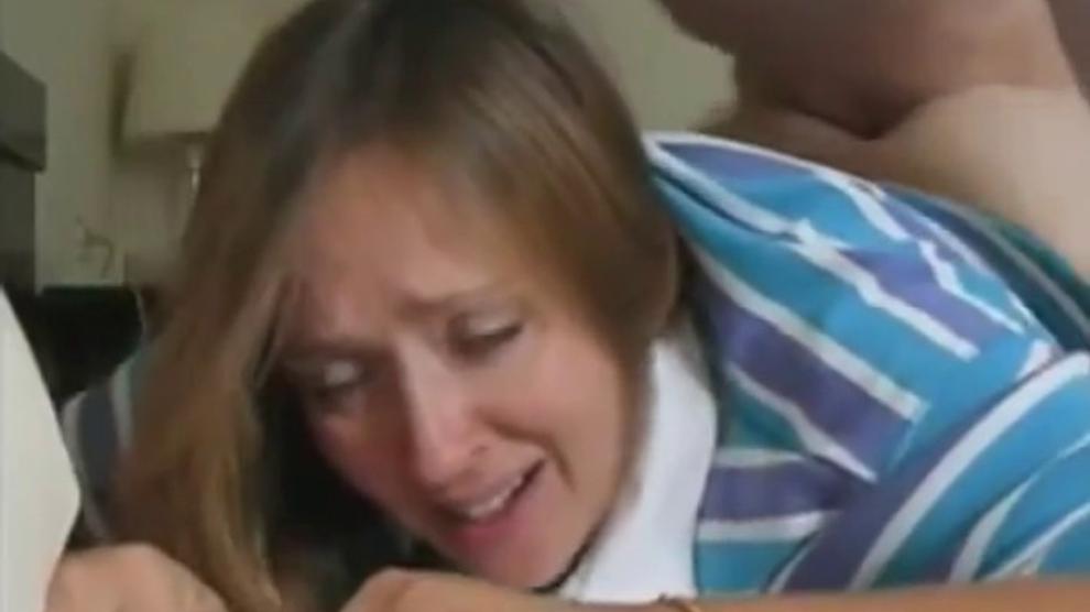 Mommy Keeps Crying All Throughout First Anal Attempt Porn Videos
