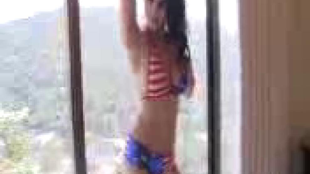 Sunny Leone Stripping Her Bikini Porn Videos